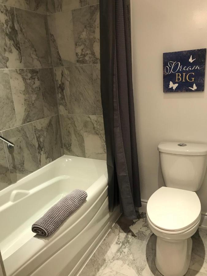 Ottawa Downtown Executive Apartment Retreat With Private Balcony Near Bank Street - Sleep Max 2 Eksteriør billede